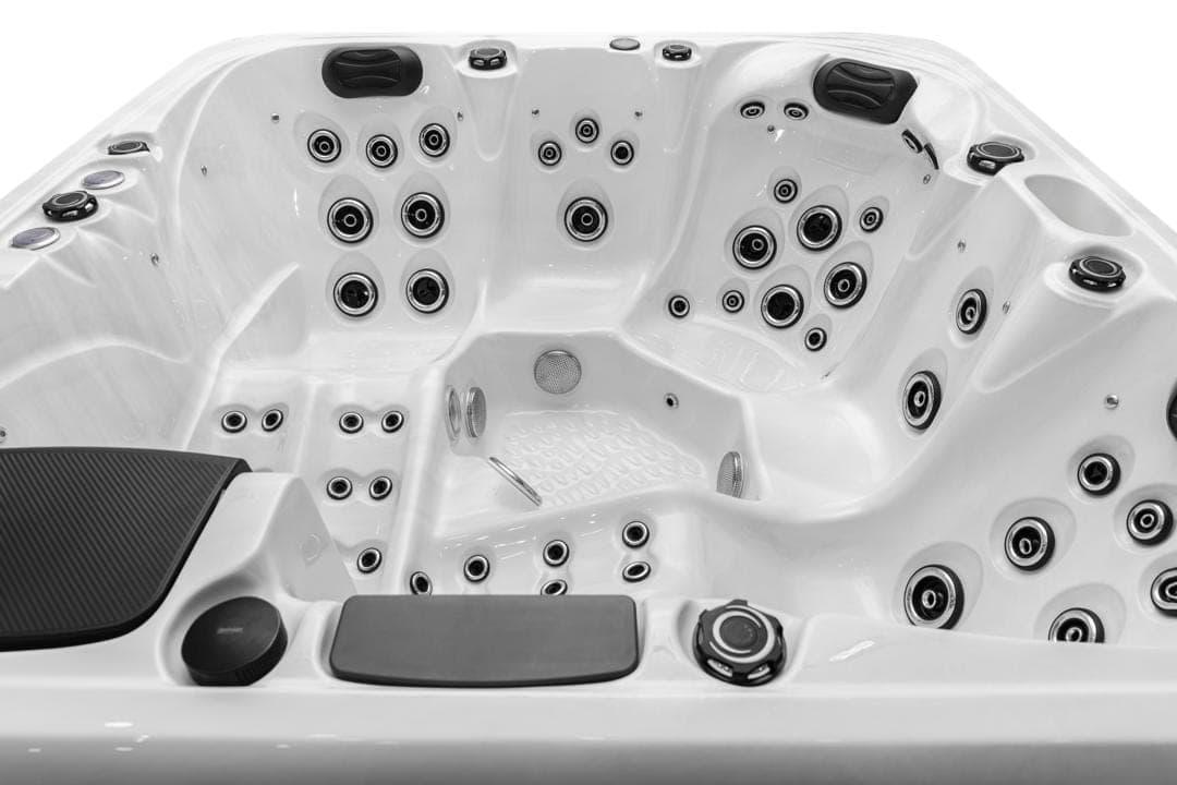 LimaTwo hot tub13