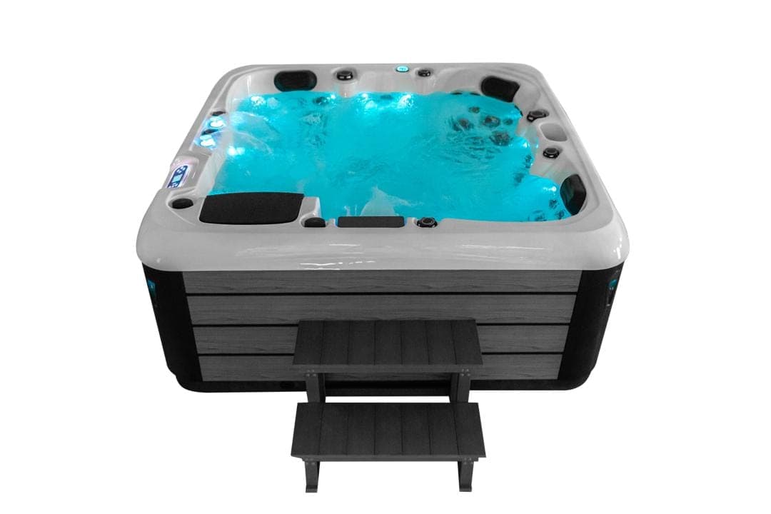 LimaTwo hot tub15
